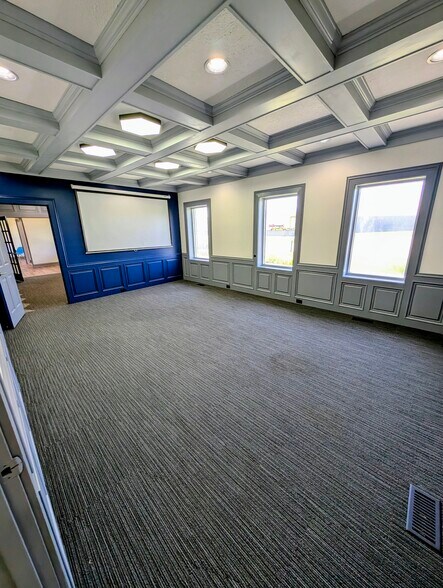 More Photos Of 6051 S Indianapolis Rd, Whitestown Office For Lease