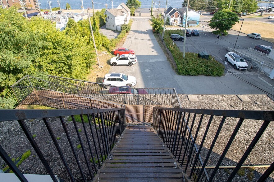 More Photos Of 27 King St E, Brockville General Retail For Sale