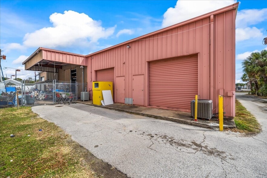 More Photos Of 95-99 S Plumosa St, Merritt Island General Retail For Sale