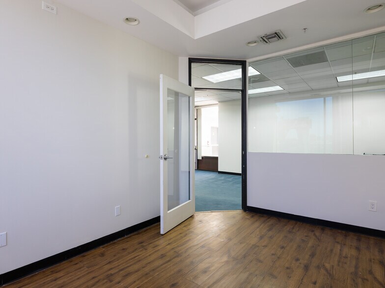 More Photos Of 5155 W Rosecrans Ave, Hawthorne Loft Creative Space For Sale