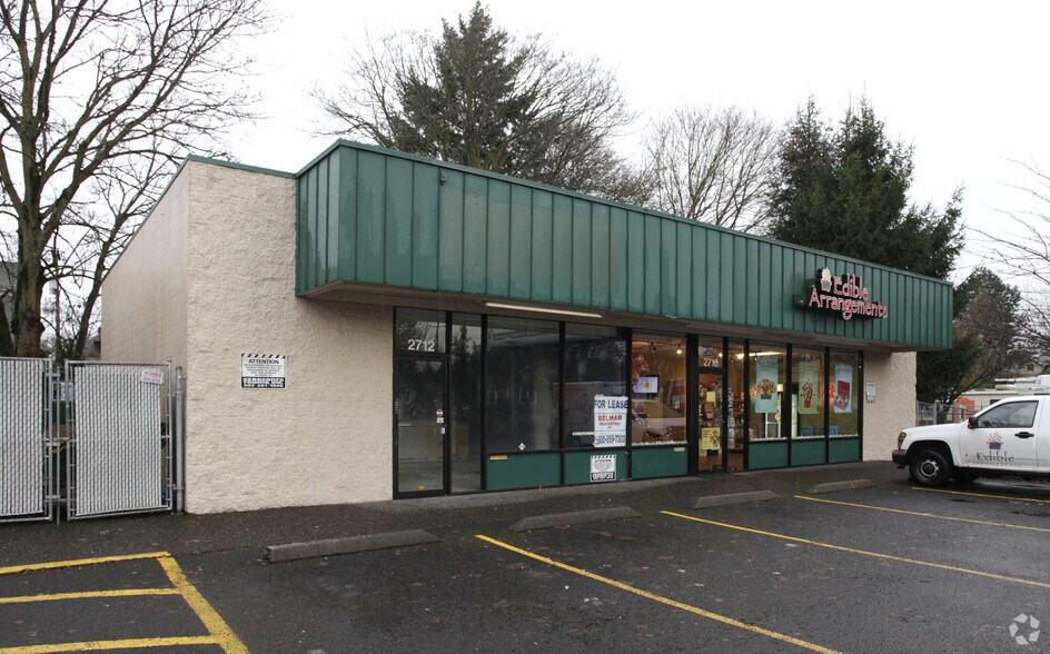 Primary Photo Of 2710-2712 NE Glisan St, Portland Freestanding For Lease