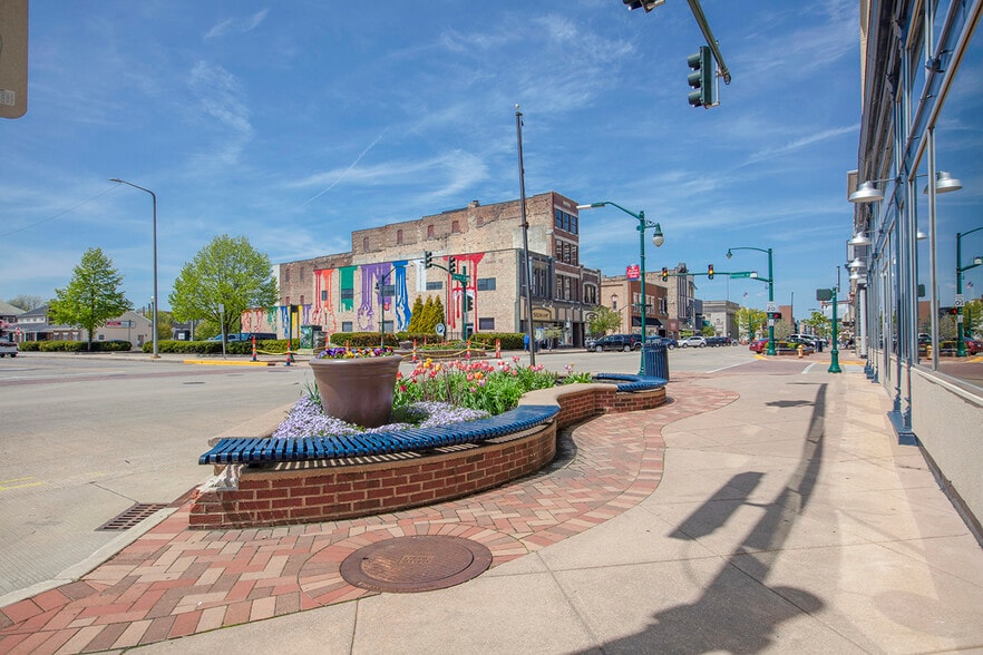 More Photos Of 600 S Main St, Elkhart Office For Lease