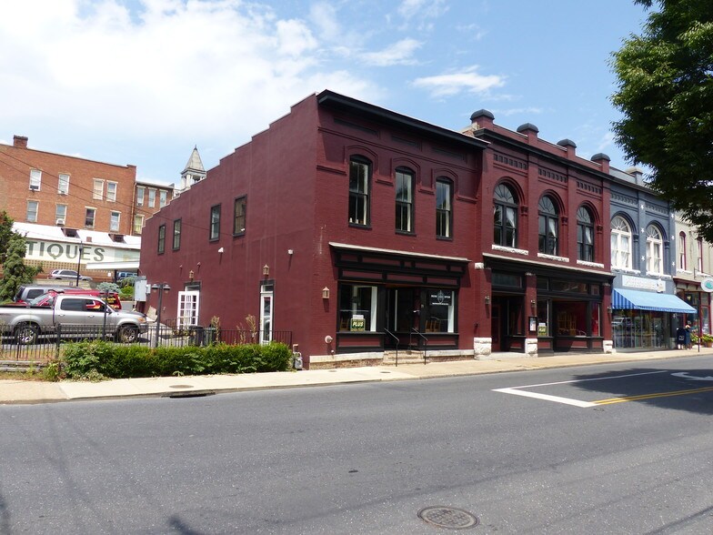 Primary Photo Of 19-25 W Johnson St, Staunton Storefront Retail Office For Sale