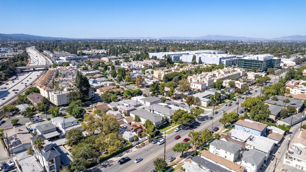 More Photos Of 233 N Hollywood Way, Burbank Apartments For Sale