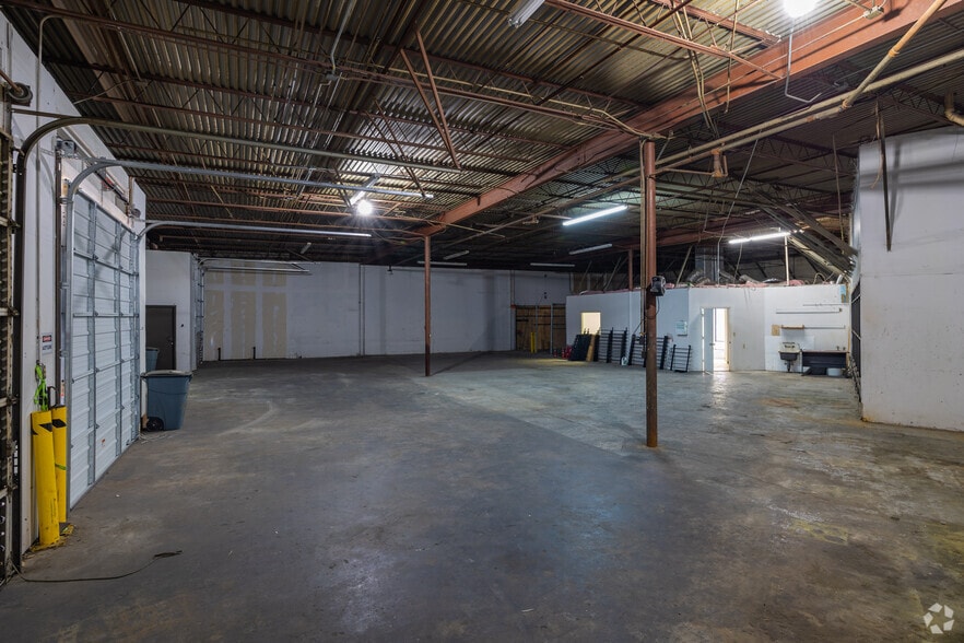 More Photos Of 15534 W Hardy Rd, Houston Unknown For Lease