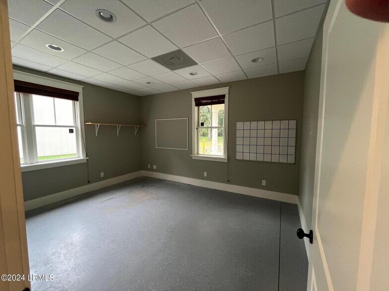 More Photos Of 25 Toppers Ln, Beaufort Office Residential For Sale