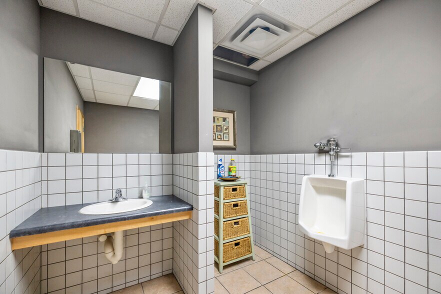 More Photos Of 610 Whitetail Blvd, River Falls Warehouse For Lease