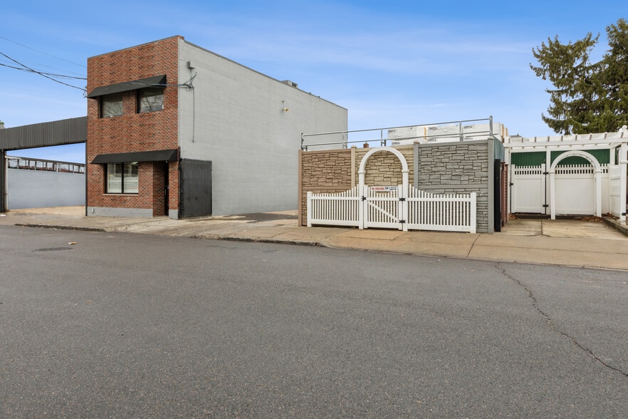 More Photos Of 138-27 247th St, Rosedale Showroom For Sale