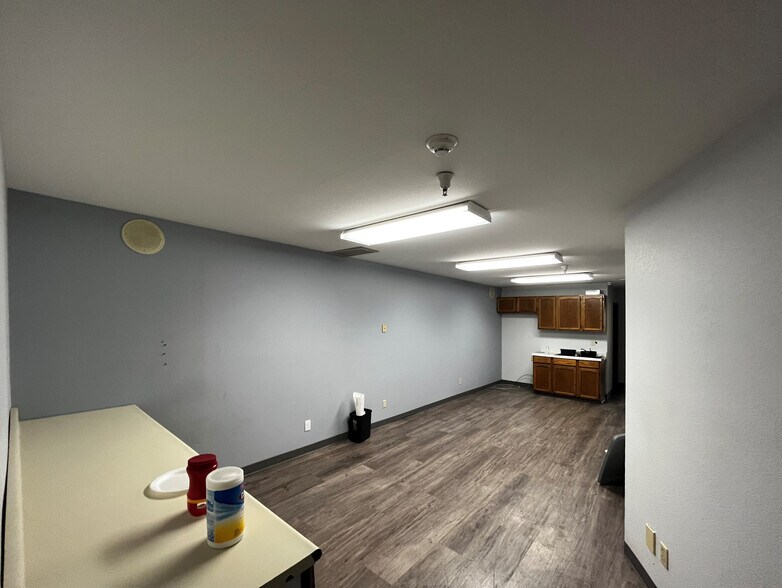 More Photos Of 206 W Julie Dr, Tempe Warehouse For Lease