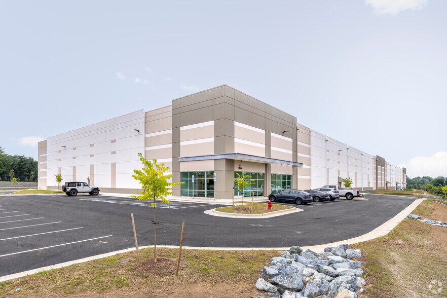 More Photos Of 6401 Foxley Rd, Upper Marlboro Distribution For Lease
