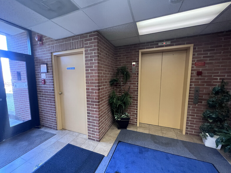 More Photos Of 4417 Douglas St NE, Washington Religious Facility For Sale