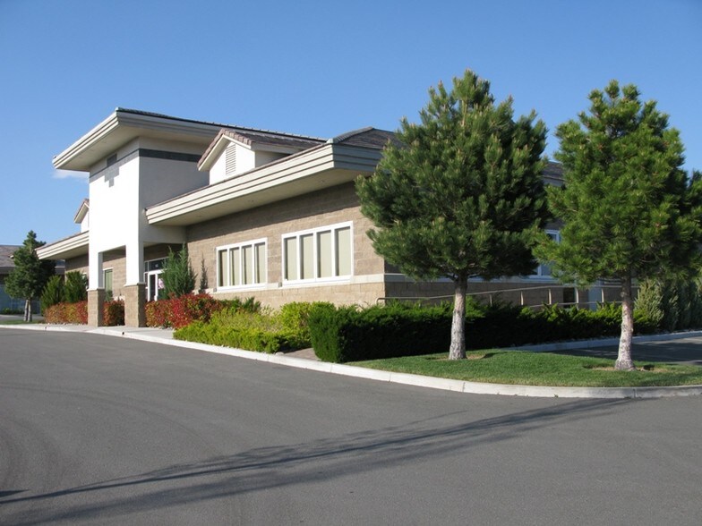 More Photos Of 1675 Robb Dr, Reno Storefront Retail Office For Lease