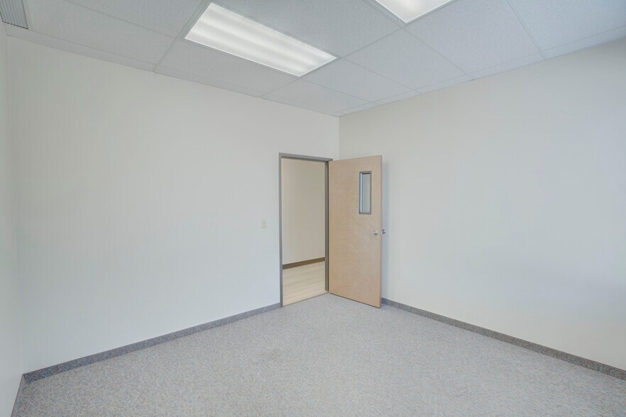 More Photos Of 2099 N Collins Blvd, Richardson Office For Lease