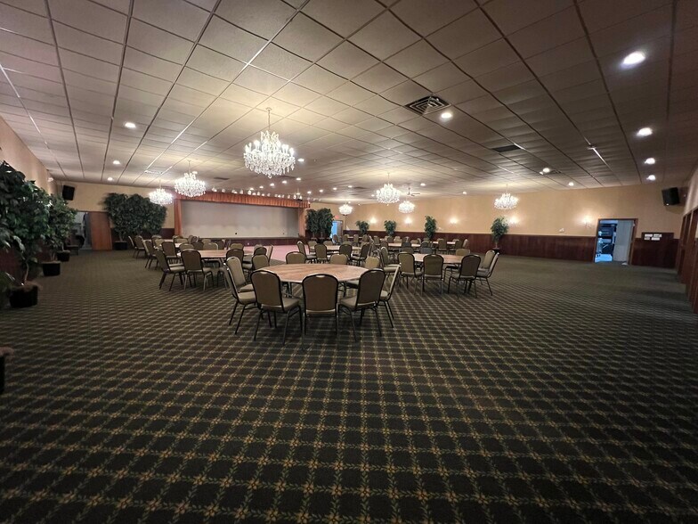 More Photos Of 720 N Wisconsin Ave, Elkhorn Restaurant For Sale