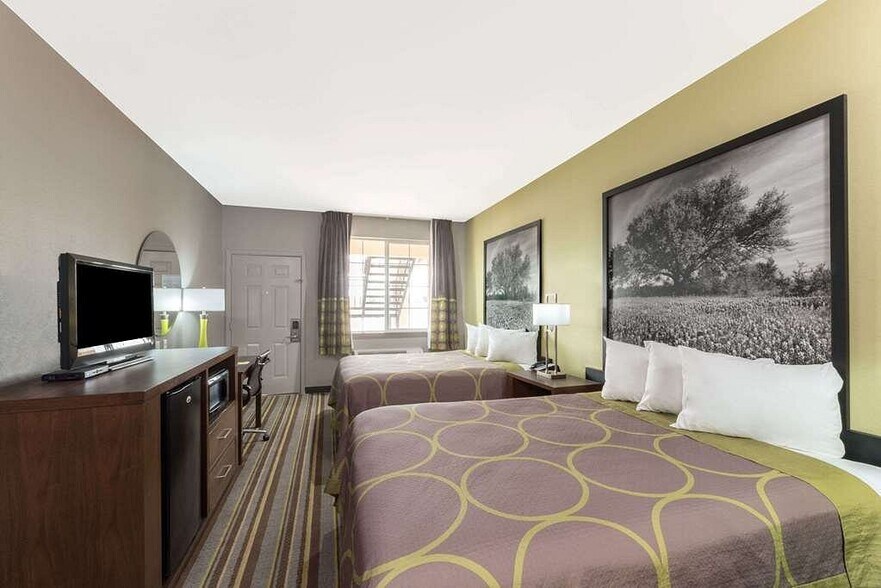 More Photos Of 2205 Chestnut St, Colorado City Hotel For Sale