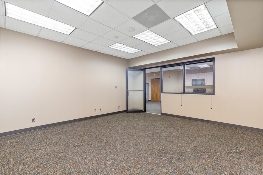 More Photos Of 212 S Main St, Grove Office For Sale