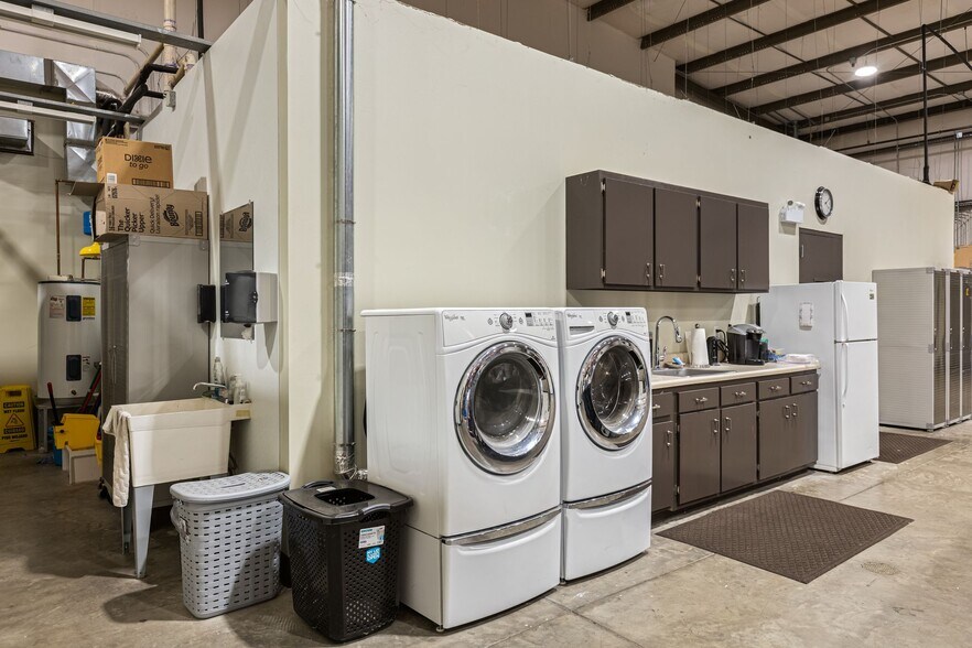 More Photos Of 533 Myatt Dr, Madison Showroom For Sale