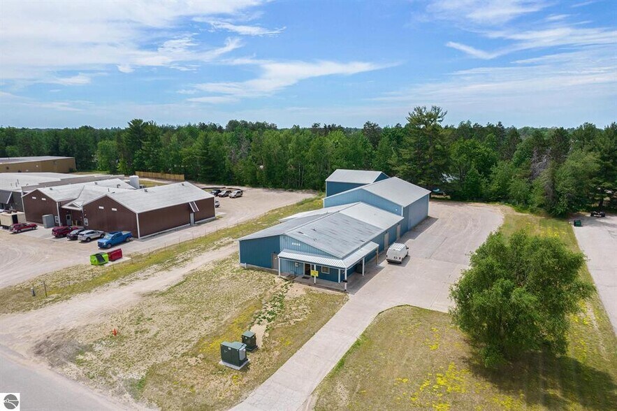 More Photos Of 110 W Park Dr, Kalkaska Service For Sale