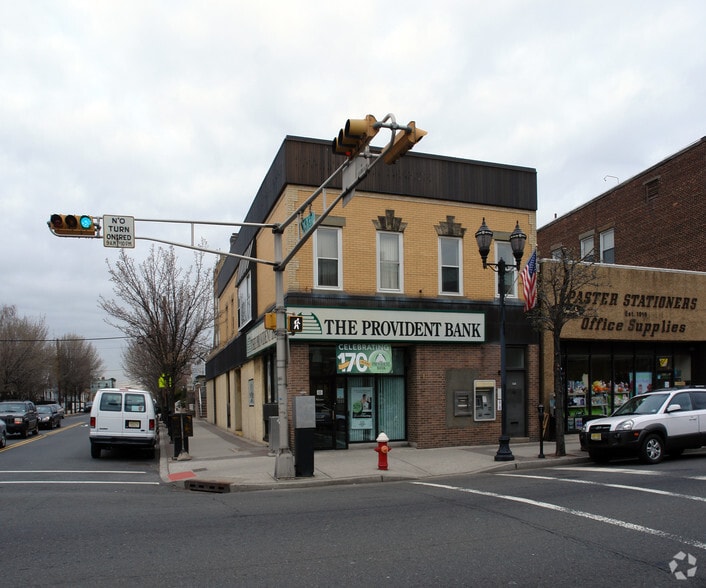 More Photos Of 569 Broadway, Bayonne Bank For Lease