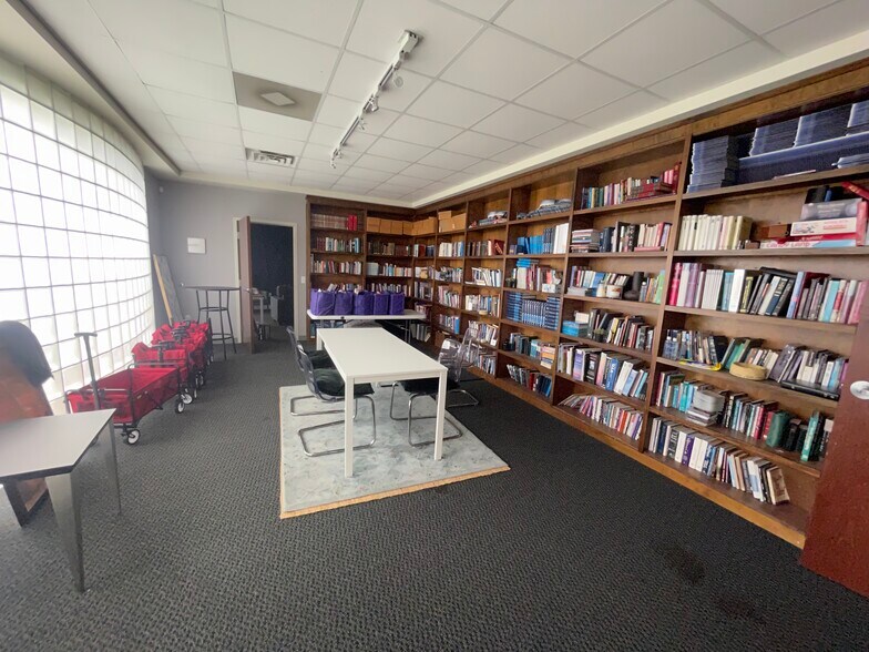 More Photos Of 16455 Woodward Ave, Highland Park Office For Lease