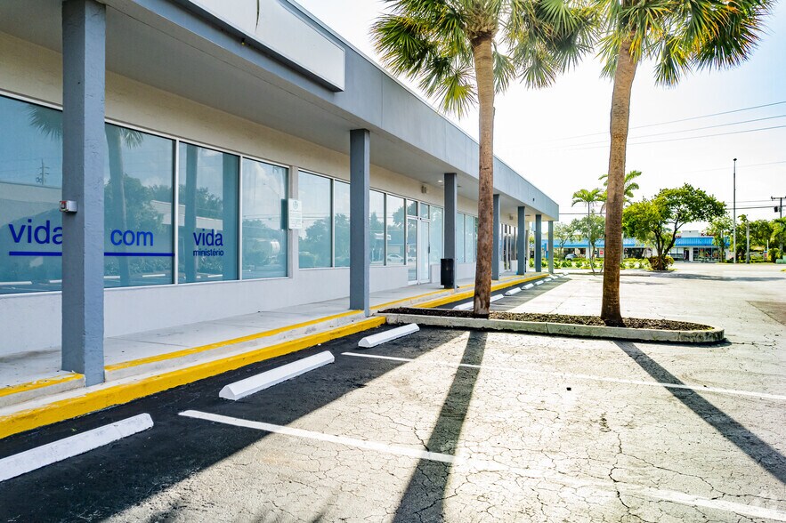 More Photos Of 665-695 S Federal Hwy, Deerfield Beach Unknown For Lease