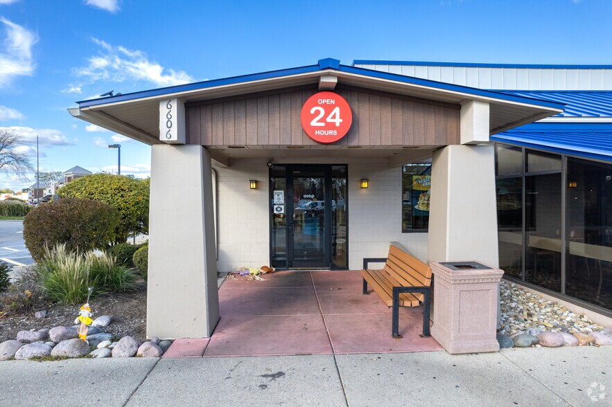 More Photos Of 29 Crystal Lake Plz, Crystal Lake Unknown For Lease