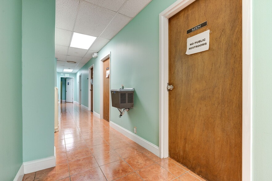 More Photos Of 1820 3rd Ave N, Bessemer Office For Sale