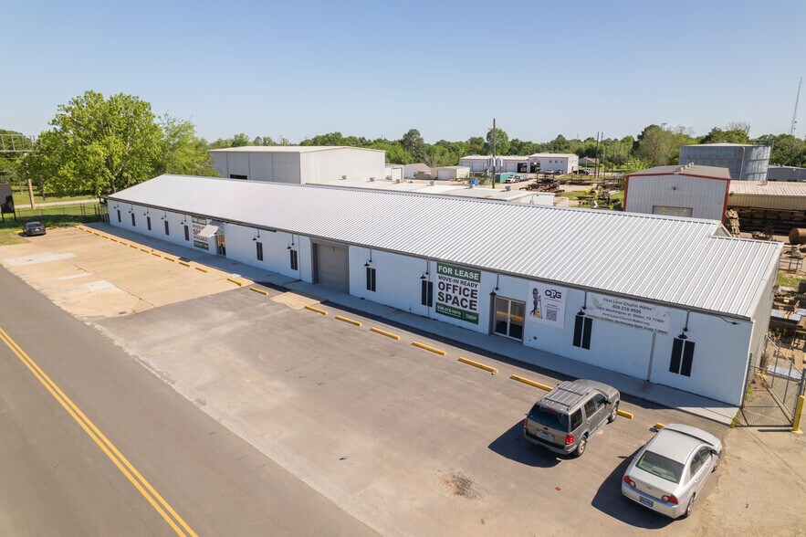 More Photos Of 2403 Washington St, Waller Flex For Lease