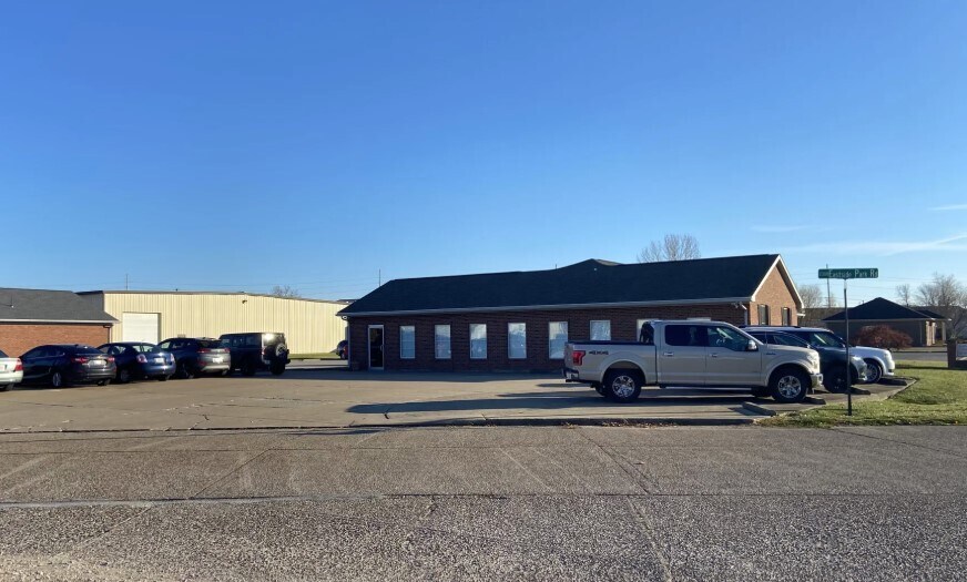 More Photos Of 2225 N Cullen Ave, Evansville Office For Lease