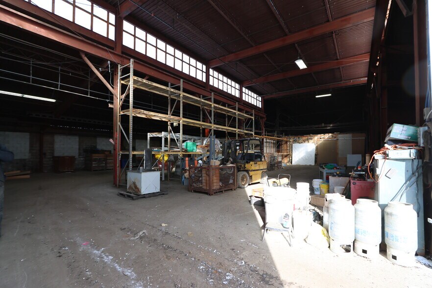 More Photos Of 202 W Livingston Ave, Crestline Warehouse For Sale