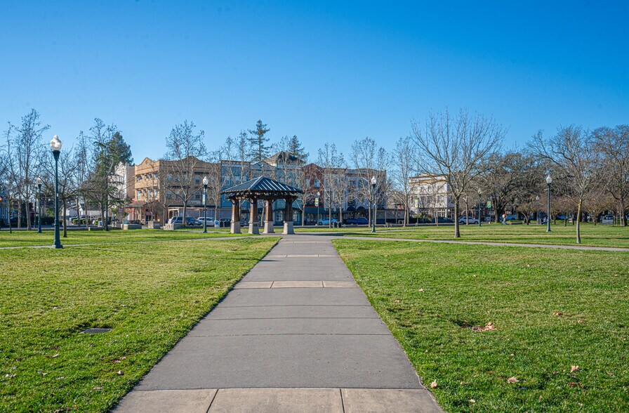 More Photos Of 220 Windsor River Rd, Windsor Apartments For Sale