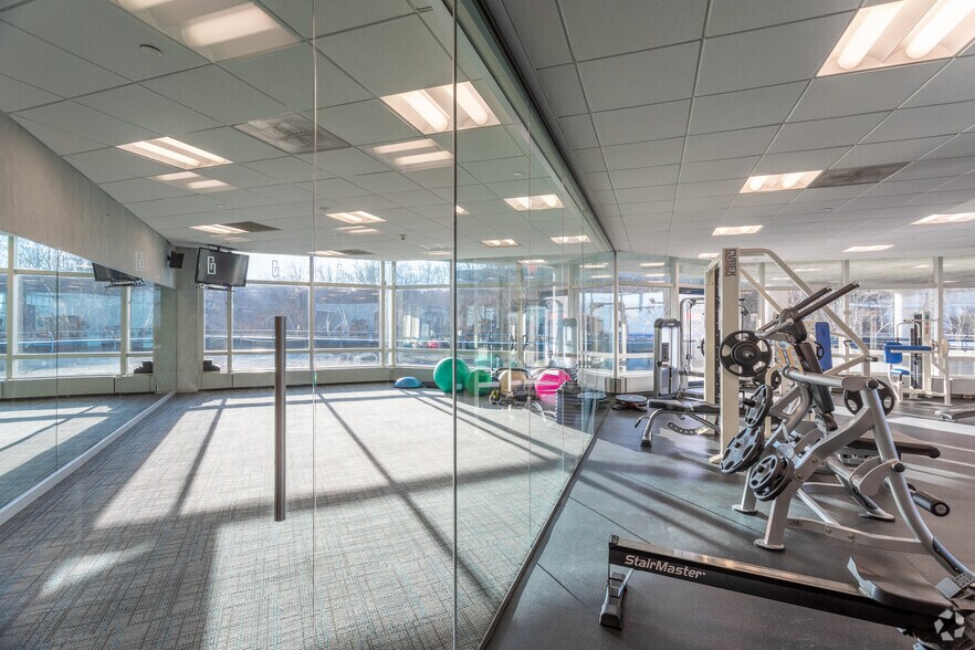 More Photos Of 200 Summit Lake Dr, Valhalla Office For Lease