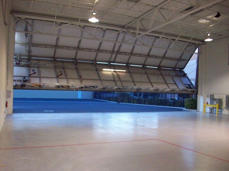 More Photos Of 1440 Jet Stream Dr, Henderson Airplane Hangar For Sale