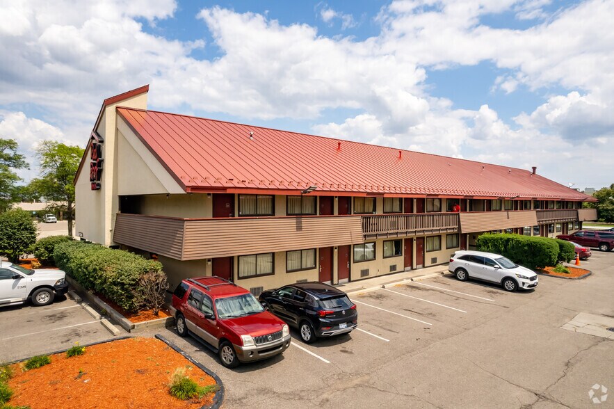 More Photos Of 32511 Concord Dr, Madison Heights Hotel For Sale