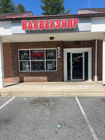 More Photos Of 15700-15712 Mt Oak Rd, Bowie Freestanding For Sale