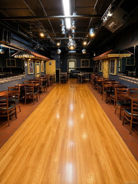 More Photos Of 7903 Roosevelt Ave, Jackson Heights General Retail For Sale
