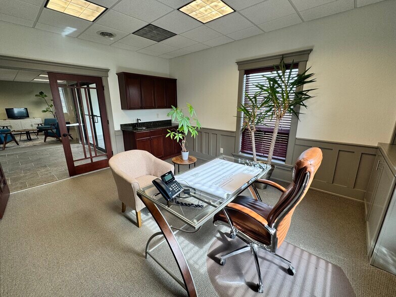 More Photos Of 1713 Tullamore Ave, Bloomington Medical For Lease