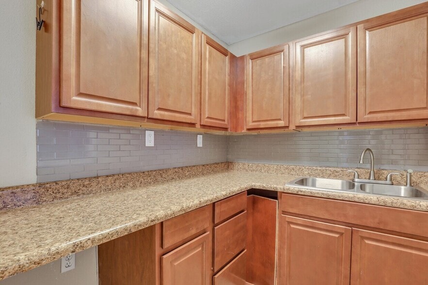 More Photos Of 4071 US 17, Richmond Hill Hotel For Sale