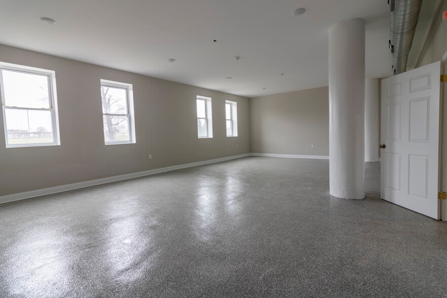 More Photos Of 2613 W Hunting Park Ave, Philadelphia Light Distribution For Lease