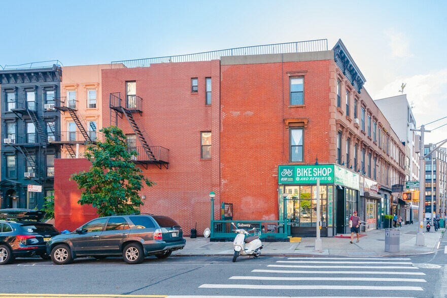 More Photos Of 858 Fulton St, Brooklyn Bank For Lease