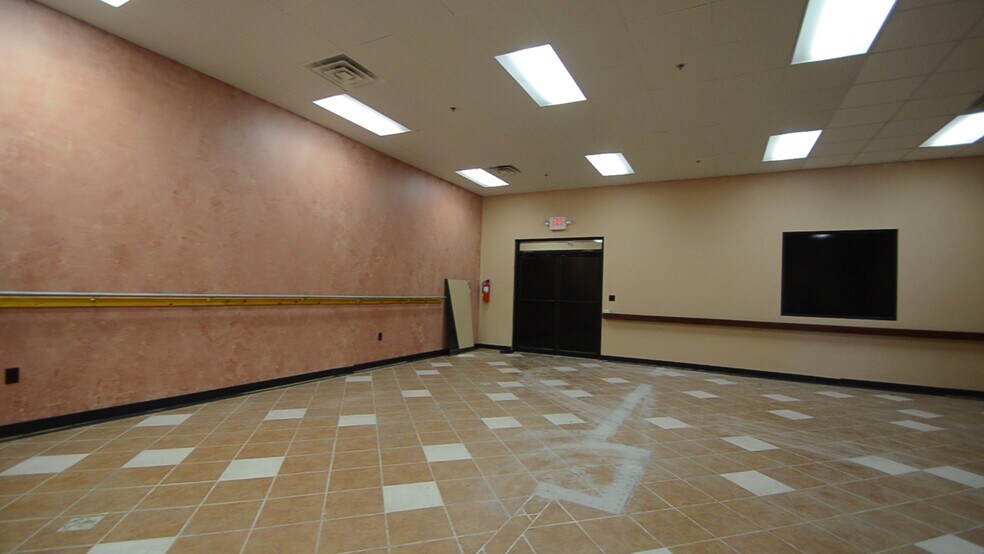 More Photos Of 500 N Holmen Dr, Holmen Health Club For Sale