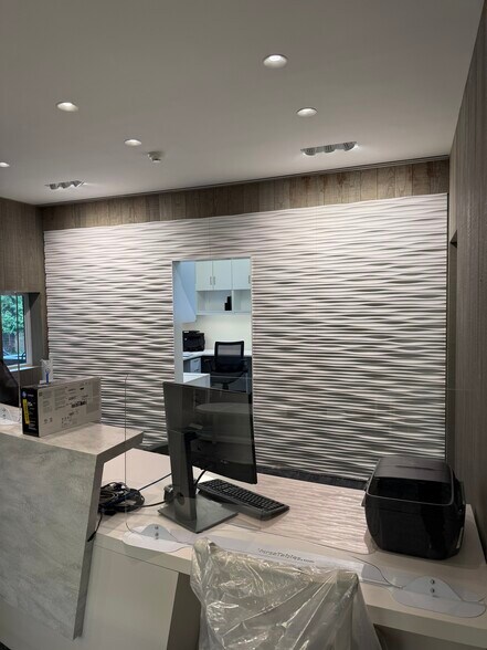 More Photos Of 57 N Middletown Rd, Nanuet Medical For Lease