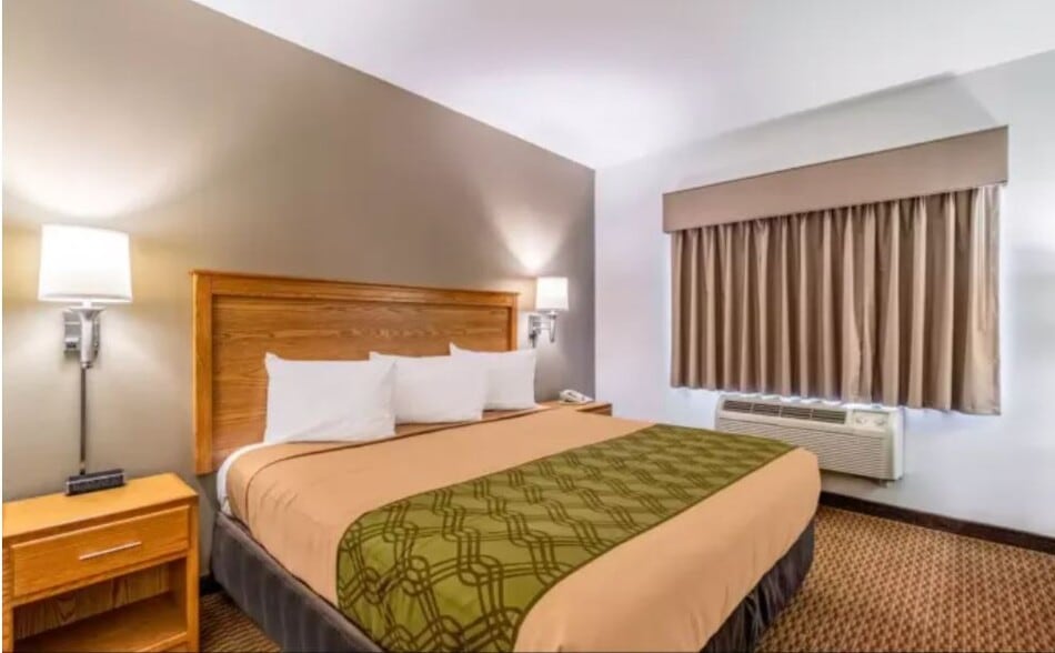 More Photos Of 781 Burning Mountain Ave, New Castle Hotel For Sale