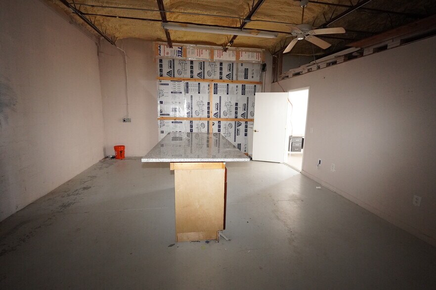More Photos Of 7275 Waelti Dr, Melbourne Warehouse For Lease