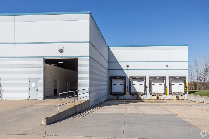 More Photos Of 2401 SE Creekview Dr, Ankeny Distribution For Lease
