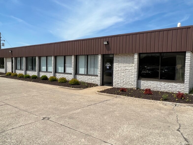 More Photos Of 775 W Smith Rd, Medina Industrial For Lease