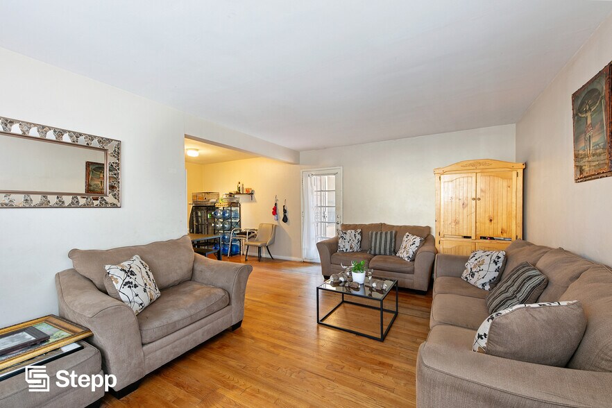 More Photos Of 2490 Cedar Ave, Long Beach Apartments For Sale