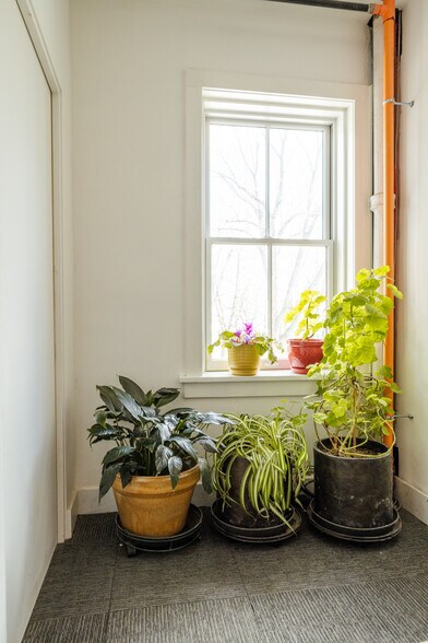 More Photos Of 705 Warren St, Hudson Storefront Retail Residential For Sale