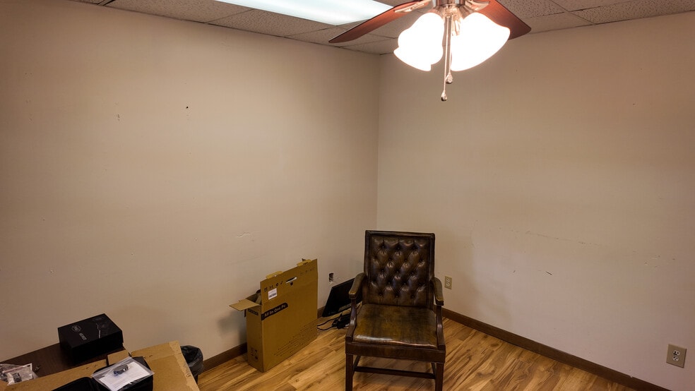 More Photos Of 45 Job Corp Rd, Pine Knot Flex For Sale