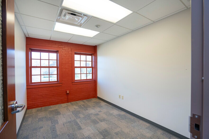 More Photos Of 100-256 Match Factory Pl, Bellefonte Medical For Lease